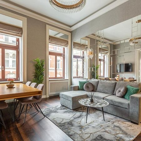 Luxury Apartment With Balcony Next To The New York Cafe 布达佩斯 外观 照片