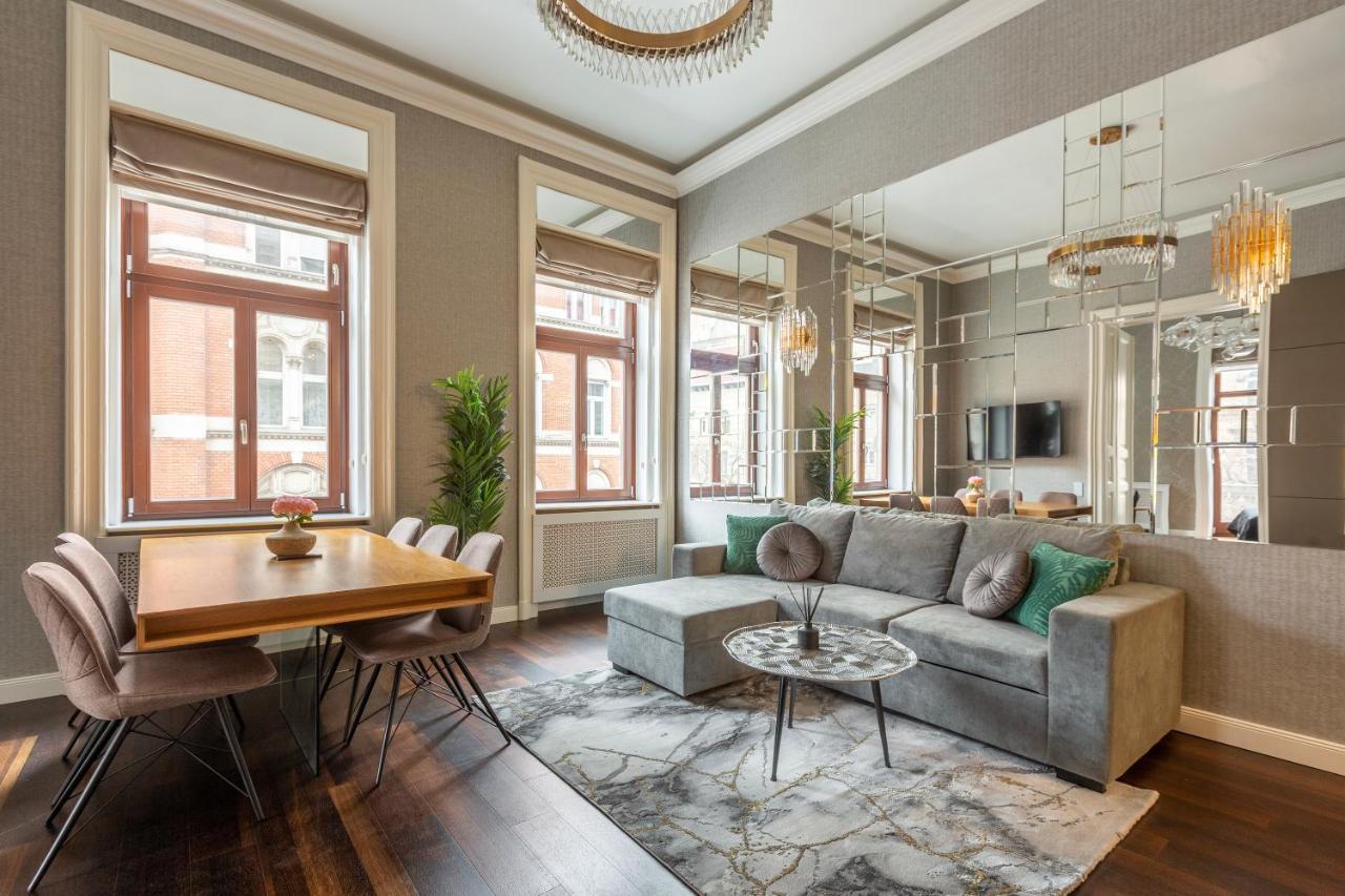 Luxury Apartment With Balcony Next To The New York Cafe 布达佩斯 外观 照片