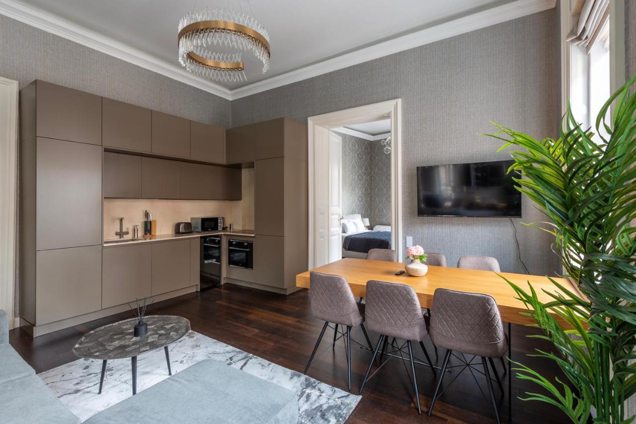 Luxury Apartment With Balcony Next To The New York Cafe 布达佩斯 外观 照片