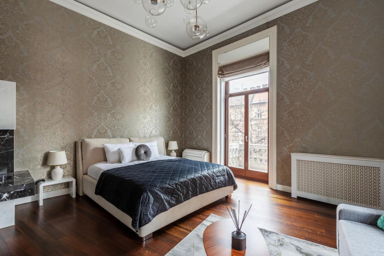 Luxury Apartment With Balcony Next To The New York Cafe 布达佩斯 外观 照片